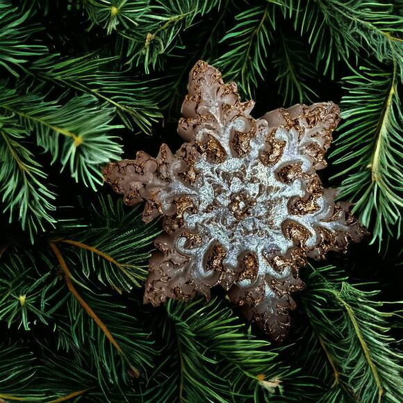 Melted Snowman Luxury Wax Melt: Teaberry Scent - Picture 4 of 6